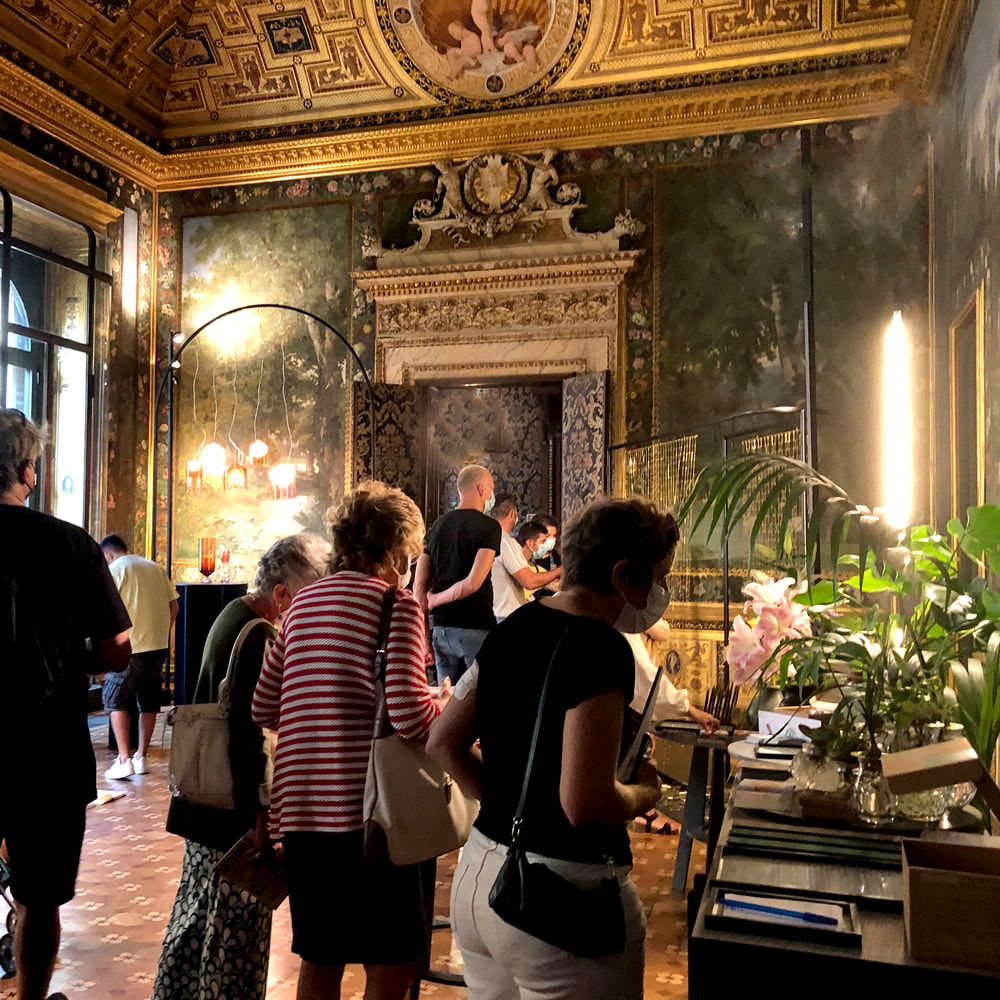 Visitors in Sale Nobili (House of Thol) at Masterly, Palazzo Turati Milano - photograph by House of Thol
