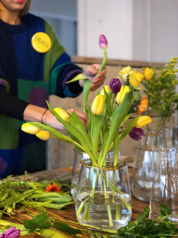 All about tulips and keeping them fresh for longer // arranging flowers at Object Rotterdam 2019 / photograph by Roza Schous
